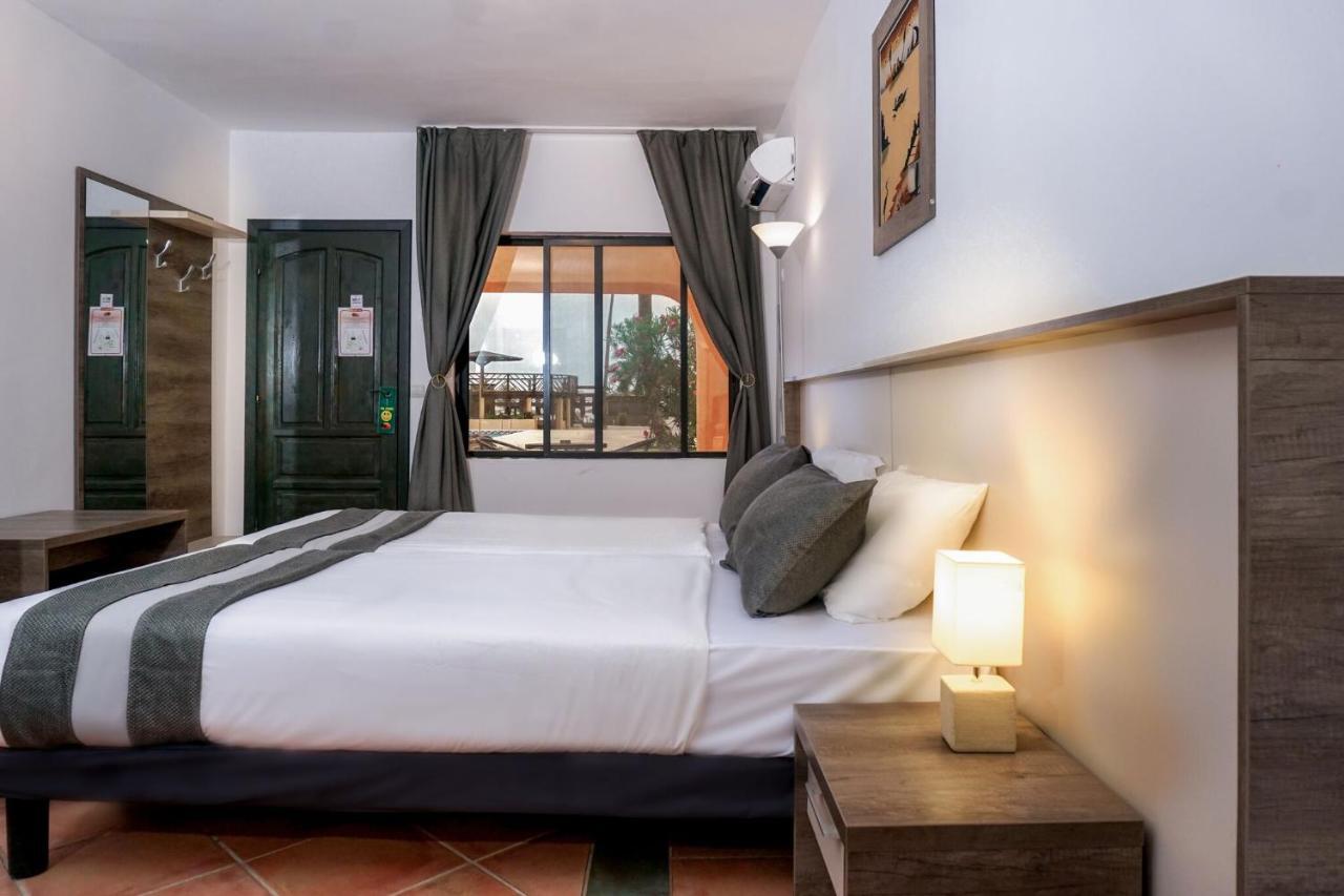 Sunbeach Hotel & Resort Bakau Экстерьер фото