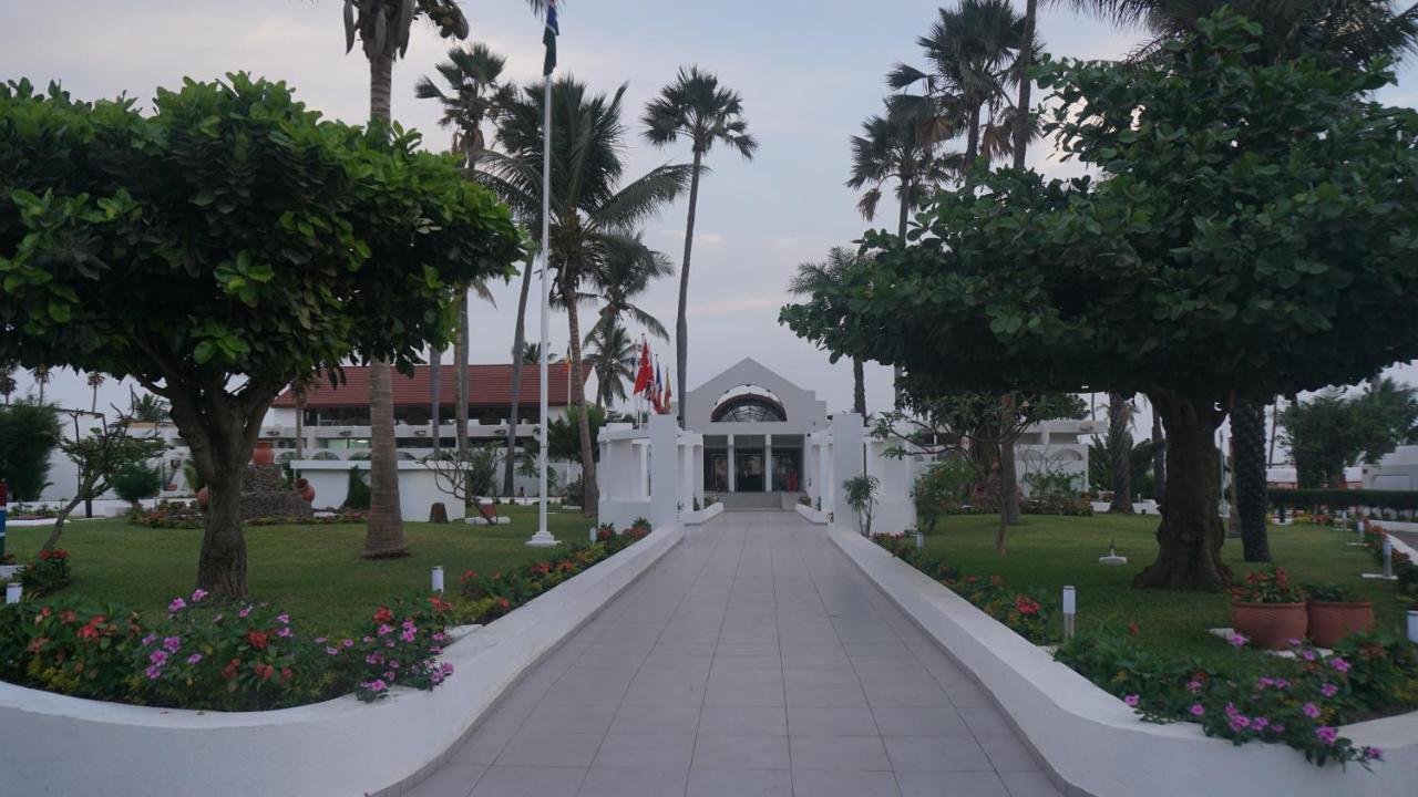 Sunbeach Hotel & Resort Bakau Экстерьер фото