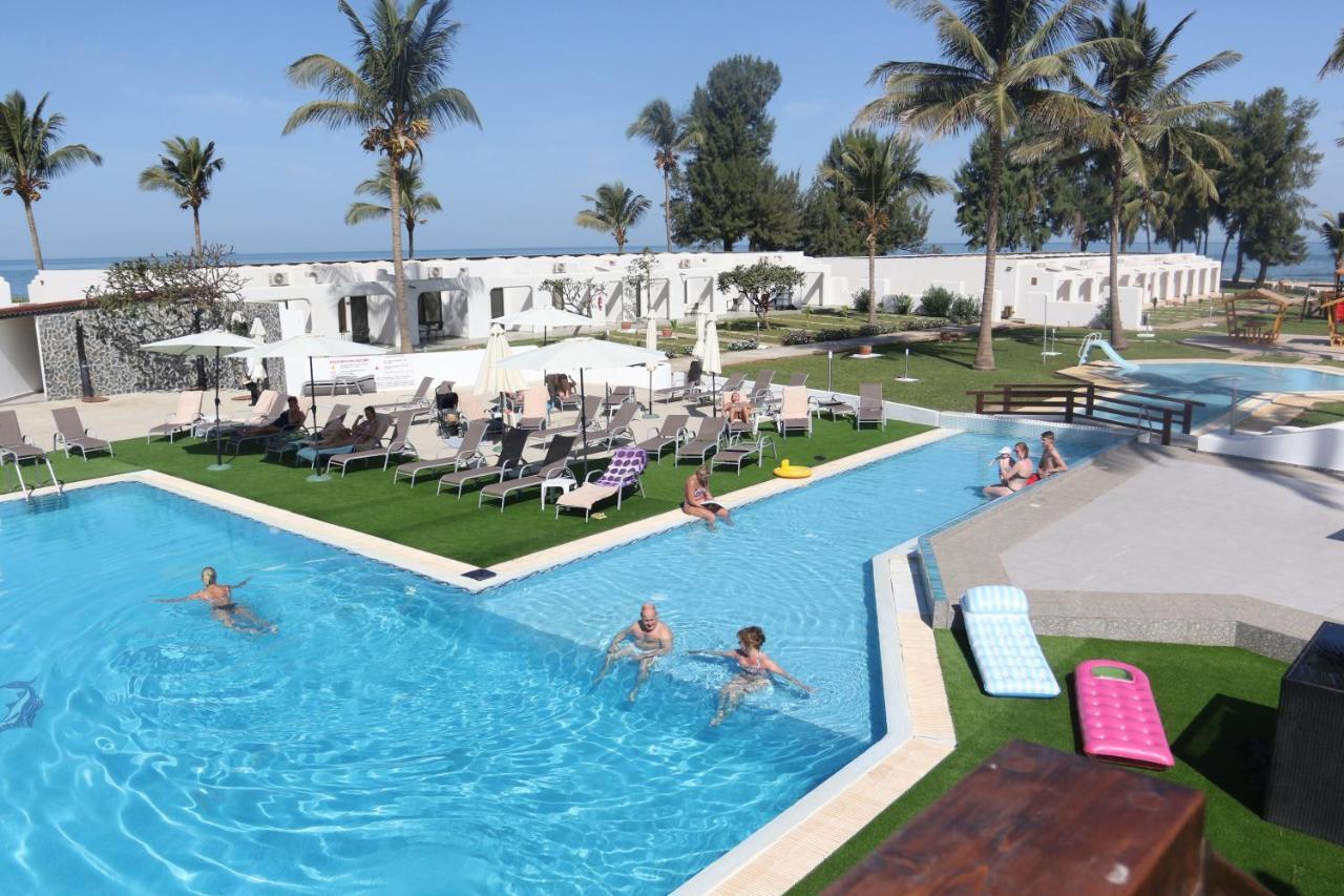 Sunbeach Hotel & Resort Bakau Экстерьер фото